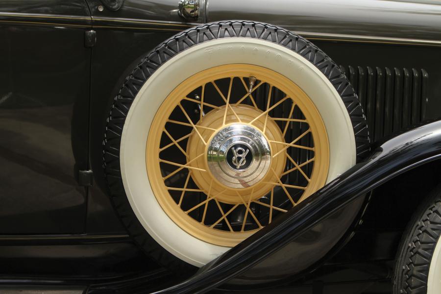  Ford V8 DeLuxe Roadster 1932 года  (фото 25 из 41)